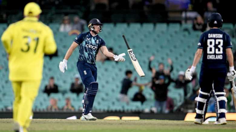 England's World Cup hangover gets worse as they lose series against Australia by 72 runs in the second ODI in Sydney