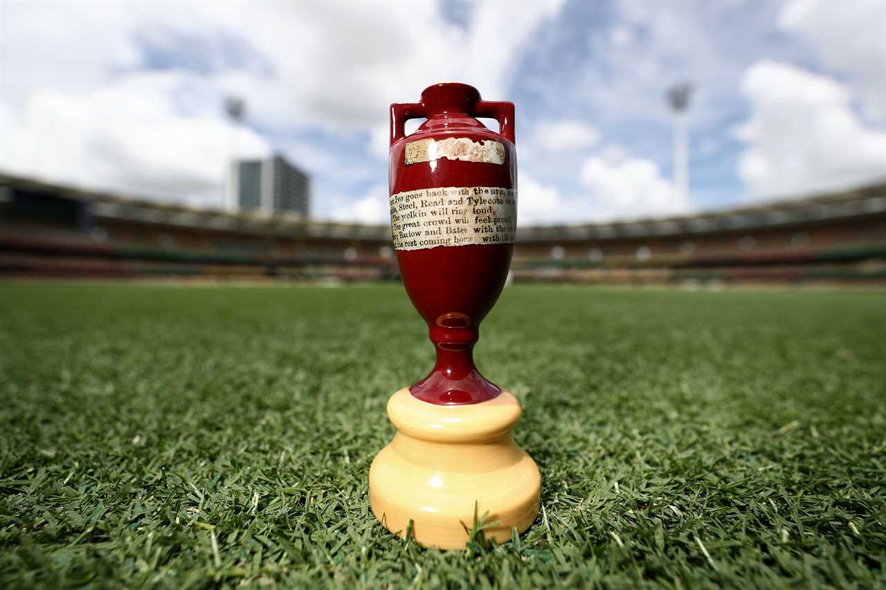 BRISBANE, AUSTRALIA - NOVEMBER 22:  A replica Ashes Urn is seen during a media opportunity ahead of the 2017/18 Ashes Series beginning tomorrow, at The Gabba on November 22, 2017 in Brisbane, Australia.  (Photo by Ryan Pierse/Getty Images)