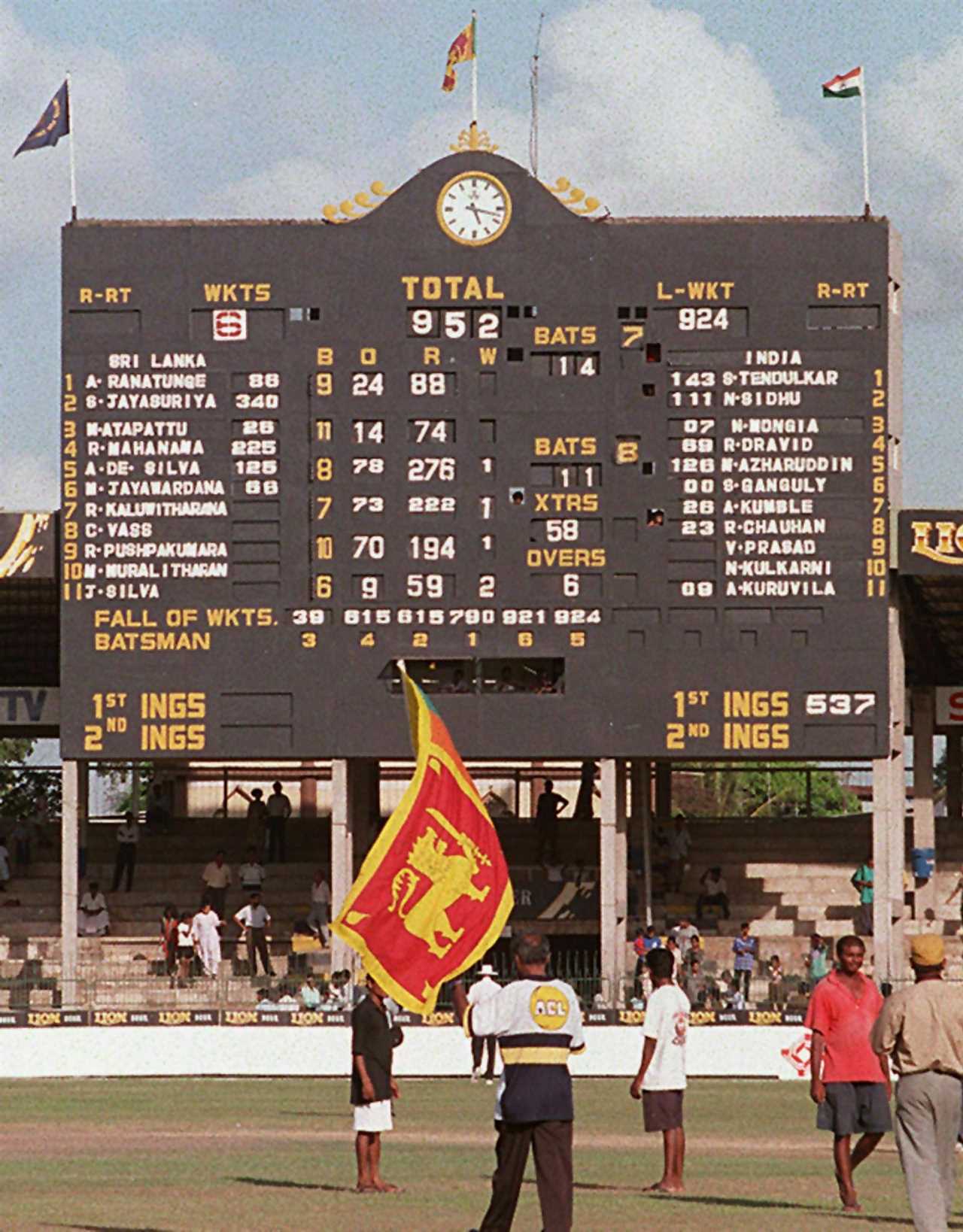 a scoreboard for a cricket match shows the score of 952 to 924