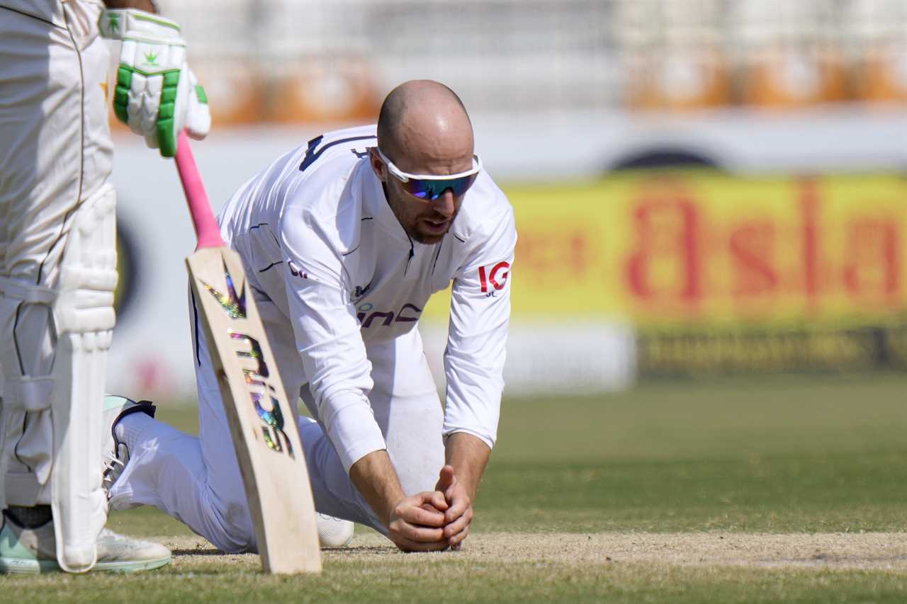 a man kneeling down with a cricket bat that says igg on it