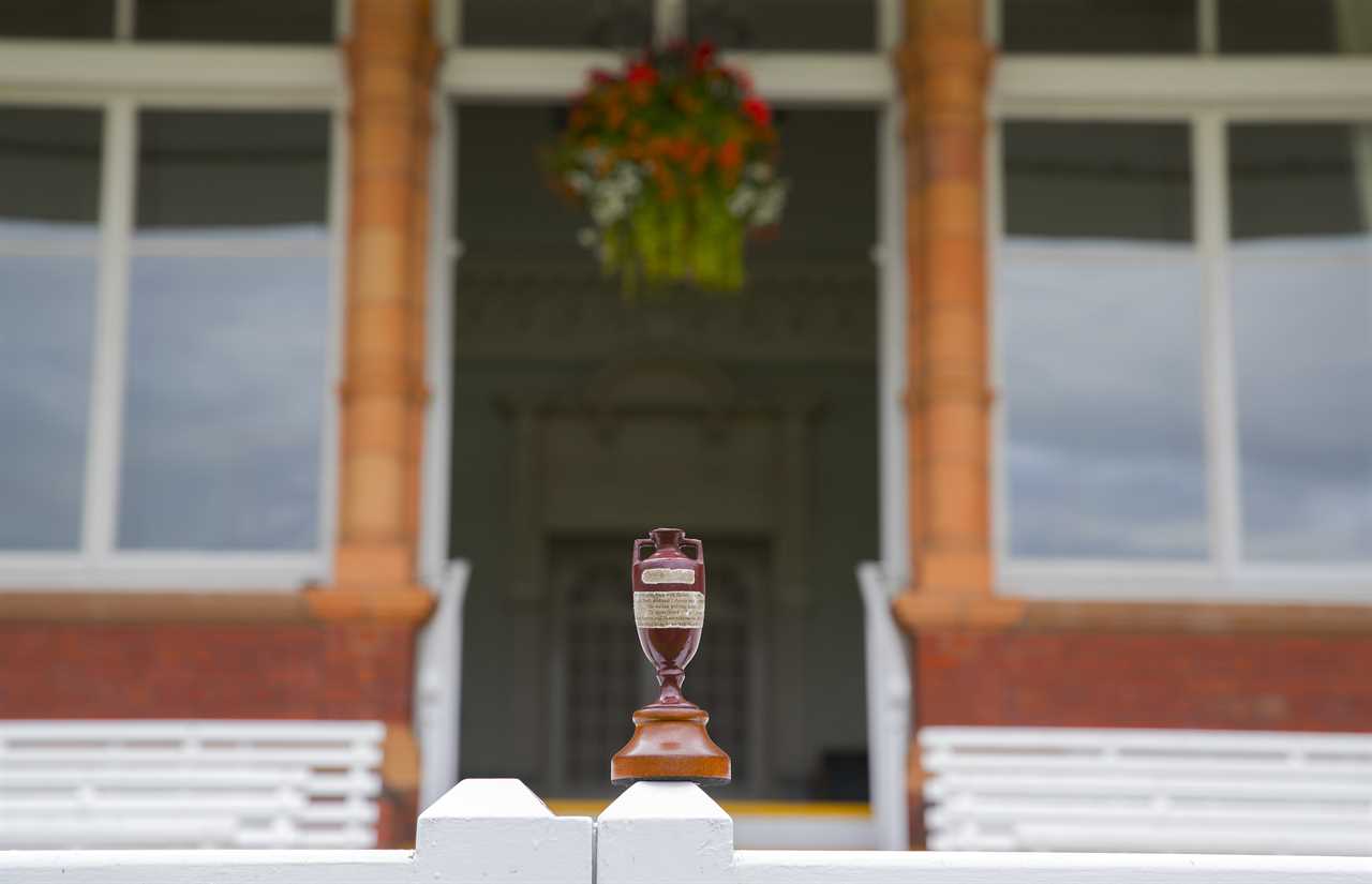 a trophy with the word ashes on it