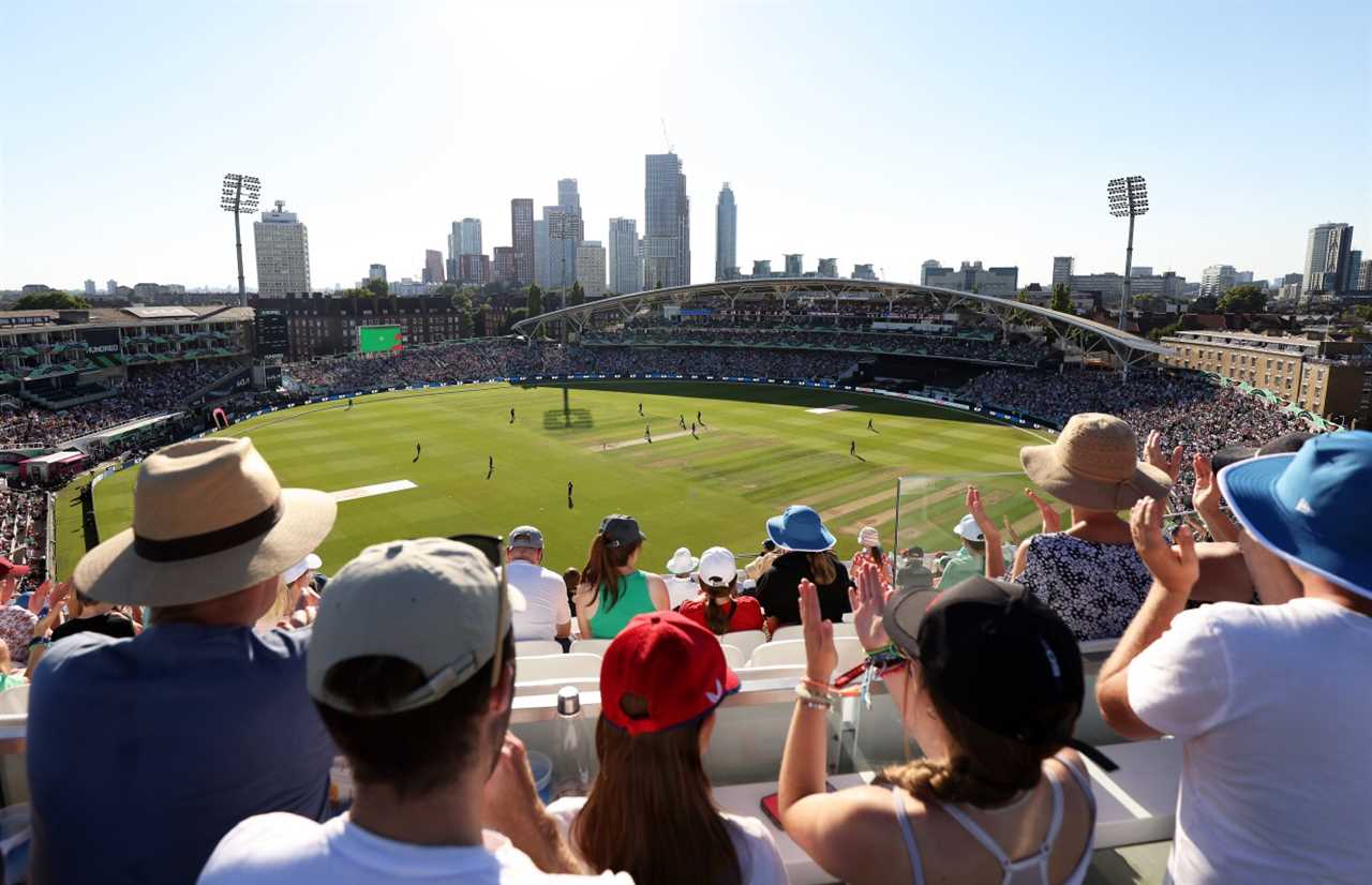 LONDON, ENGLAND - AUGUST 11: General view of play during The Hundred match between Oval Invincibles Men and Northern Superchargers Men at The Kia Oval on August 11, 2022 in London, England. (Photo by Luke Walker - ECB/ECB via Getty Images)