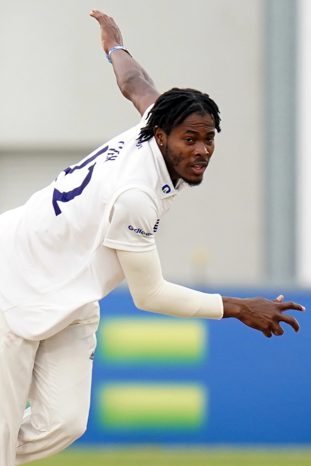 Jofra Archer bowling.