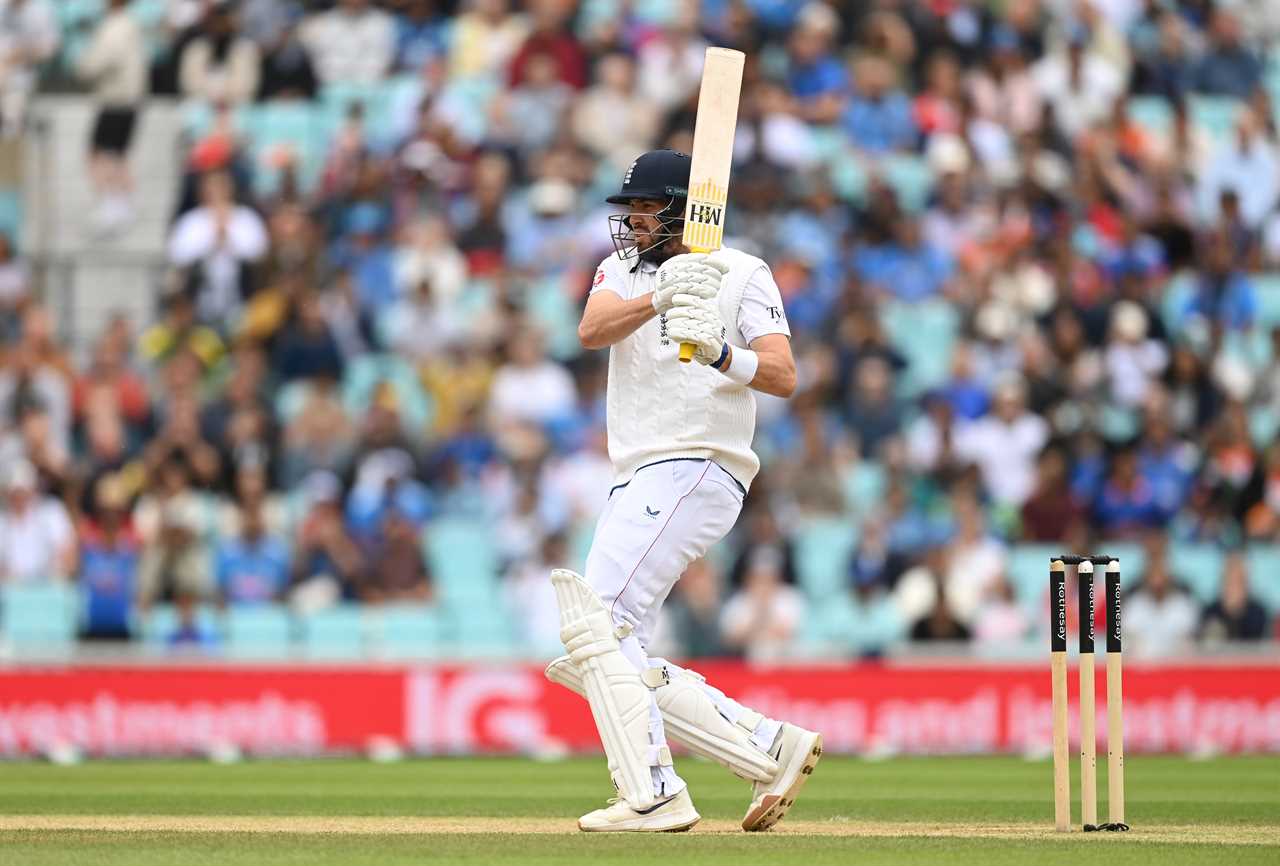 Jamie Overton batting in a cricket match.