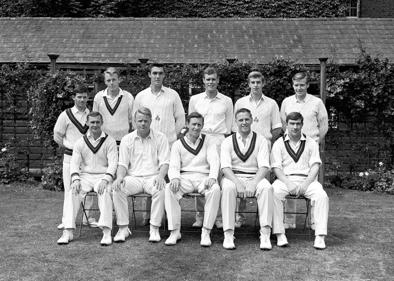 Black and white photo of the Lancashire rowing team.